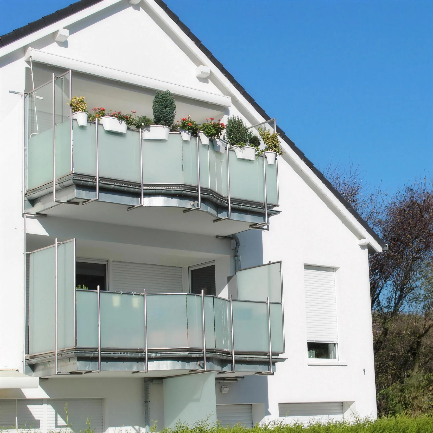 Balkon mit Glasbrüstung und Edelstahlrahmen, eigenes Projekt